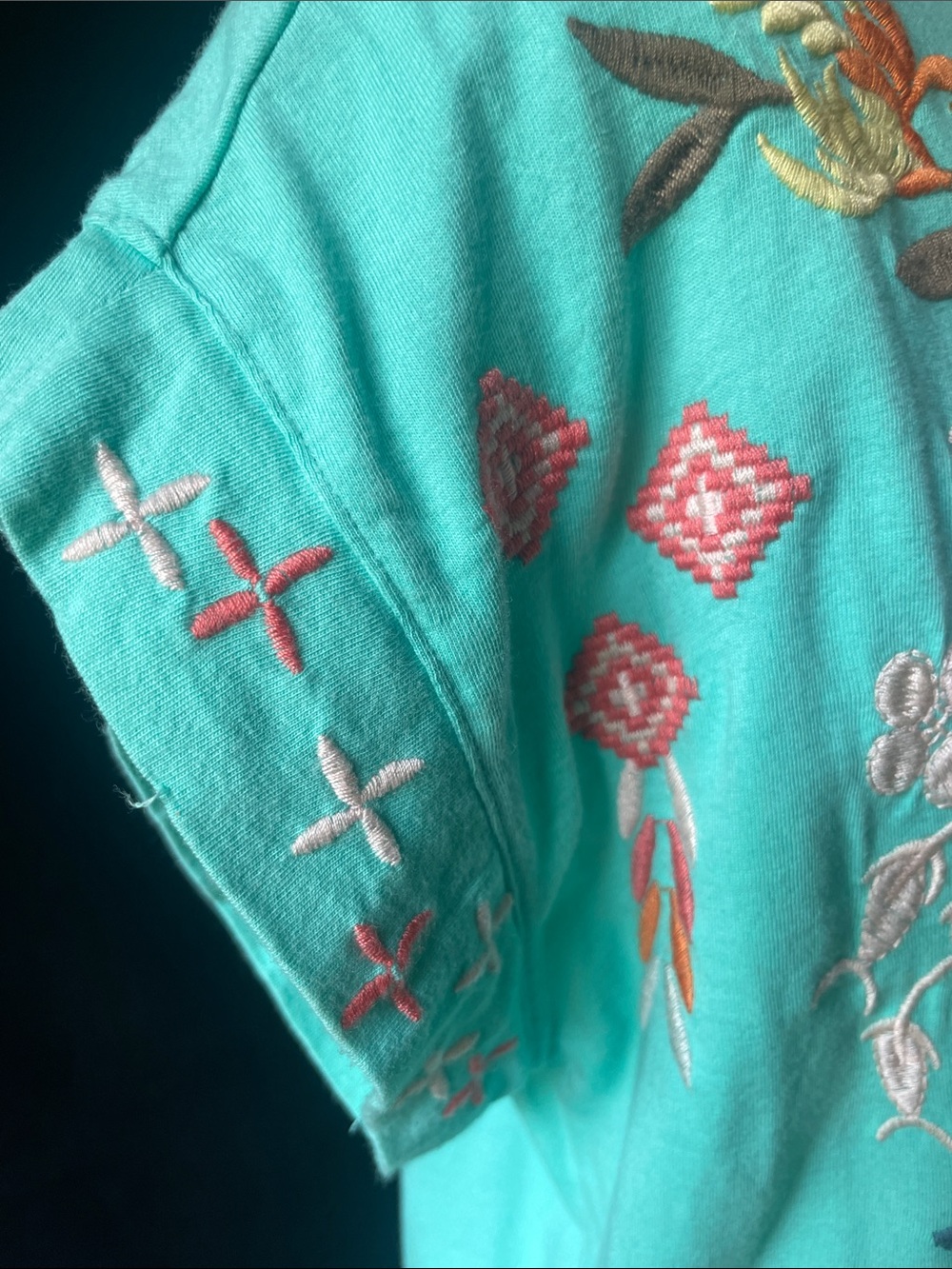 Johnny Was Embroidered “Dreamer” tee shirt - Picture 5 of 7